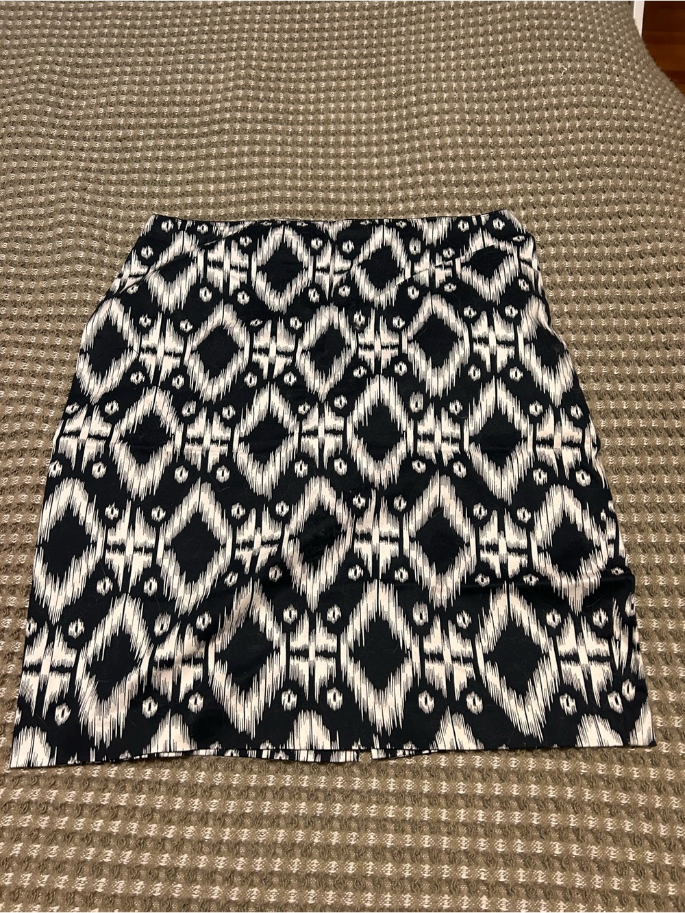 Ricki's Black & White Ikat Print Pencil Skirt — Size 8